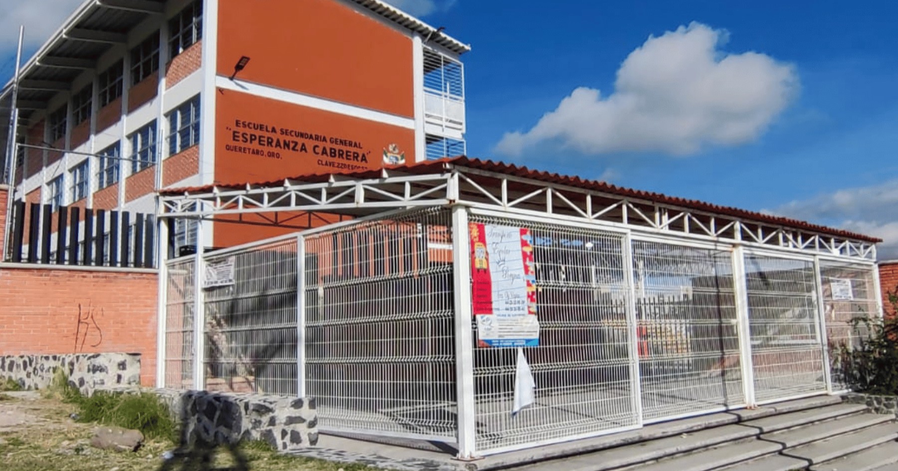 Detienen a menor tras agredir con arma blanca a cuatro personas en secundaria de Querétaro