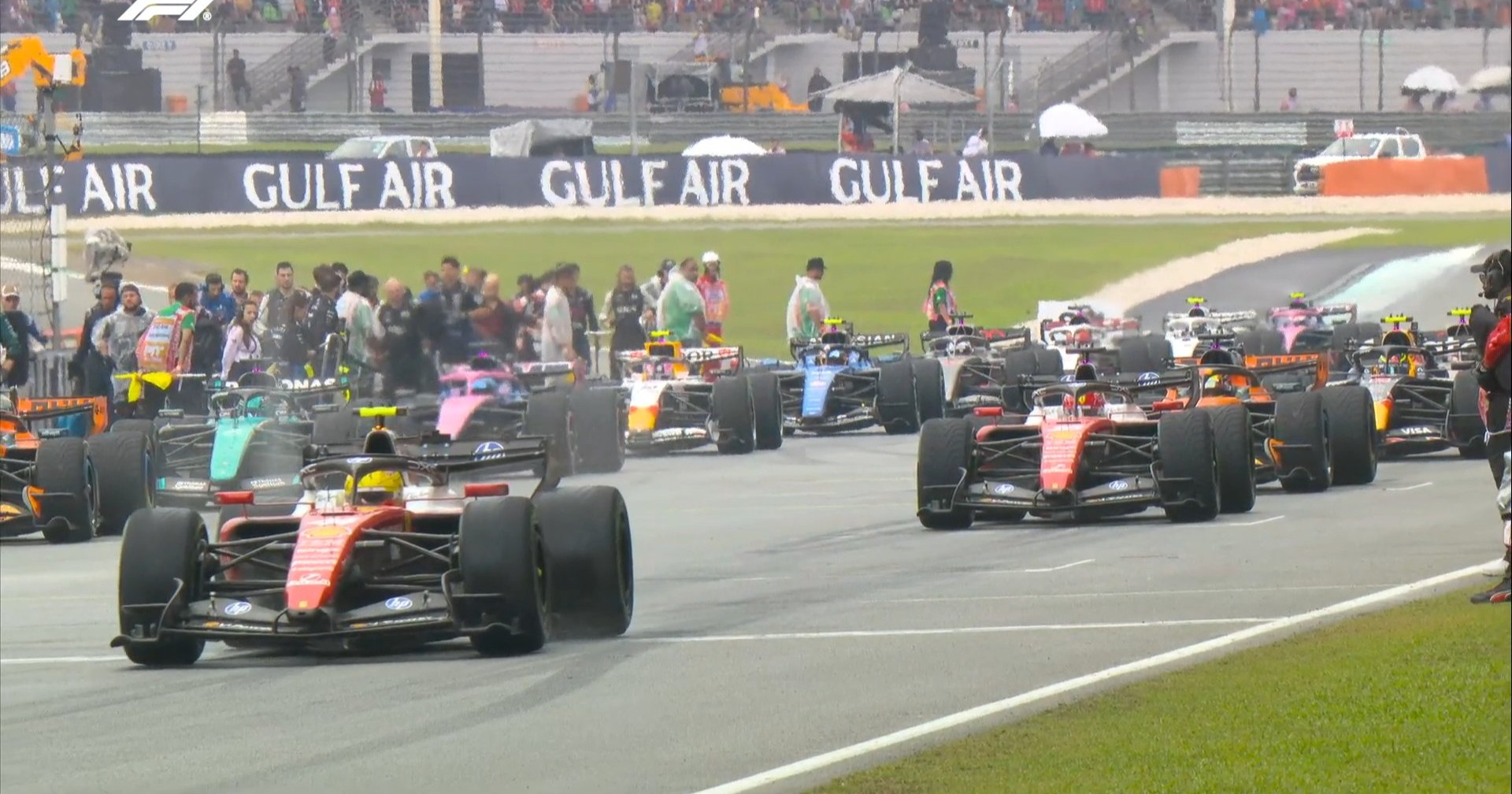 ¡'Checo' critica la F1! falla masiva de software paraliza el Gran Premio de Bahréin en Malasia