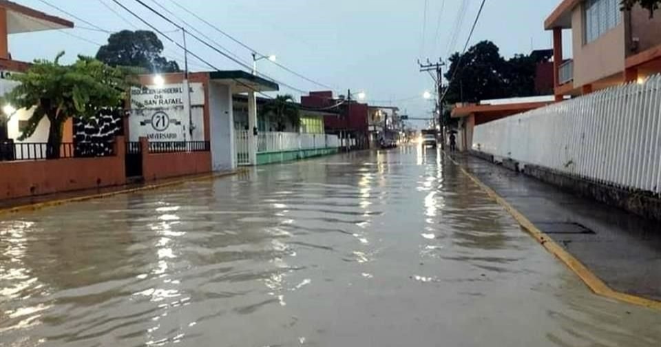 Lluvias dejan un fallecido, derrumbes y comunidades aisladas en Veracruz 