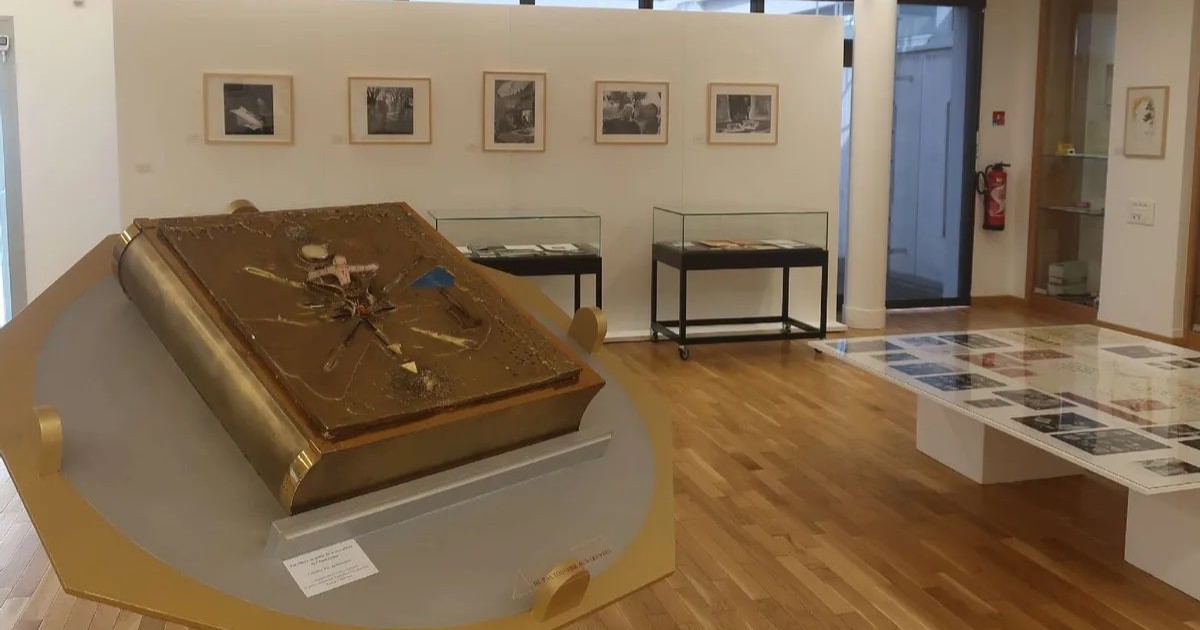 Roban el "Apocalipsis", el libro más caro y pesado del mundo cuya portada fue hecha por Salvador Dalí