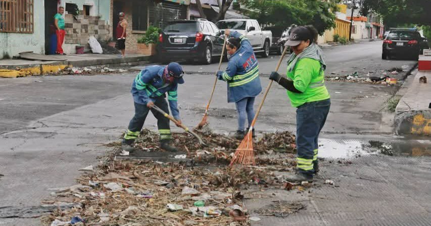 Retiran 150 toneladas de basura de drenajes pluviales en Monterrey