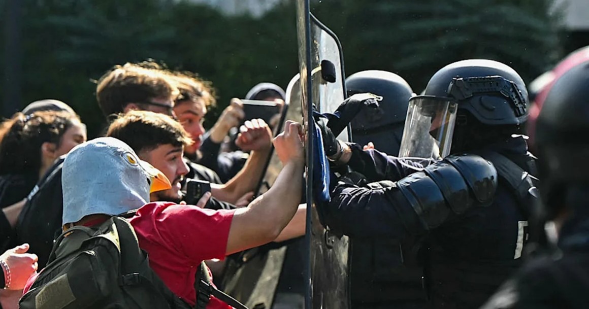 Crecen tensiones en Francia por manifestaciones estudiantiles