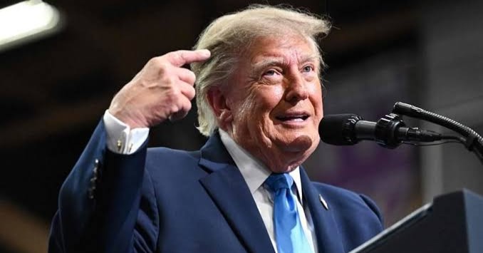 Advierte Trump consecuencias por no utilizar el término 'Superinteligencia'