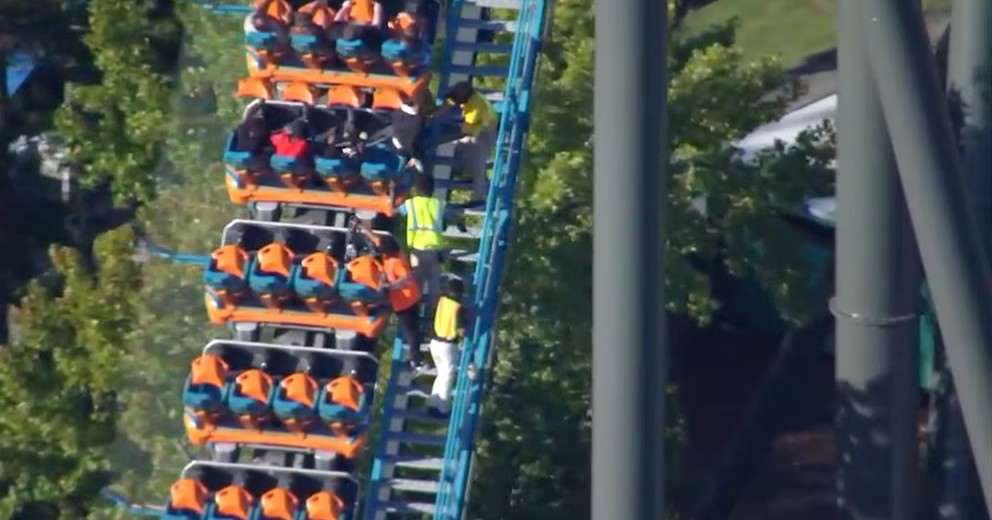 Un hombre muere tras caer de una montaña rusa en Six Flags de Georgia