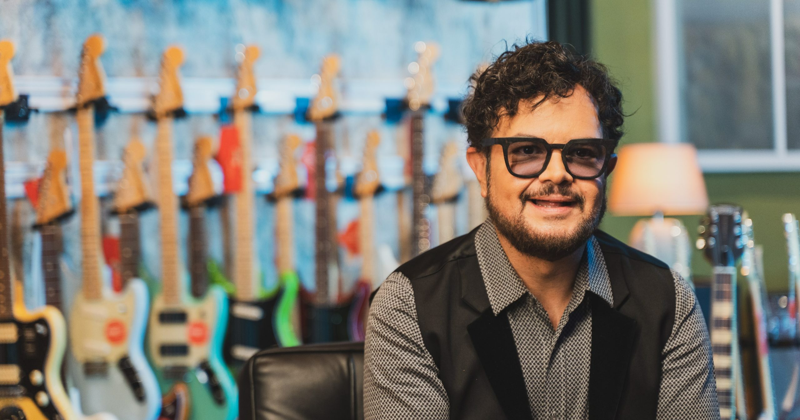 Aleks Syntek pospone gira por Europa por recomendación médica