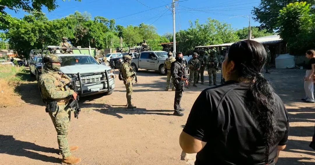 Detienen fuerzas federales a siete integrantes de célula delictiva tras operativo en Culiacán
