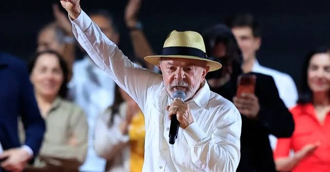 Lula da Silva celebra la reducción de la jornada laboral en Brasil