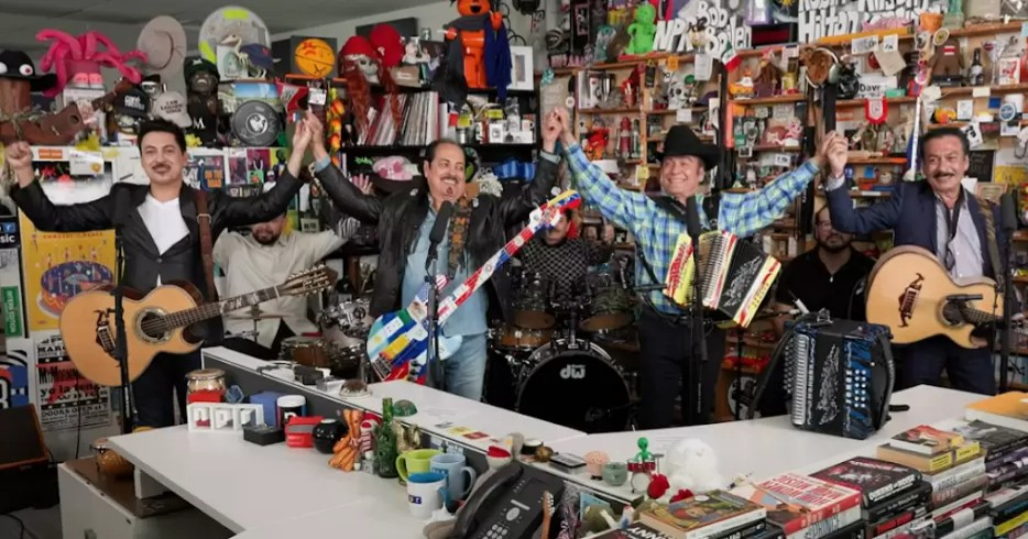 Los Tigres del Norte llevan su música y un mensaje a favor de los migrantes al Tiny Desk