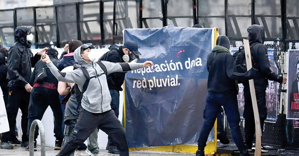 Protesta universitaria en Argentina termina con enfrentamientos y al menos 25 detenidos