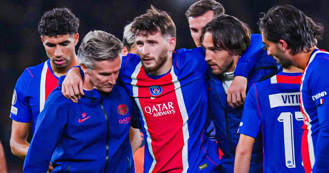¡Se acabó su temporada! PSG confirma la grave lesión que sufrió Kvaratskhelia frente al Barcelona