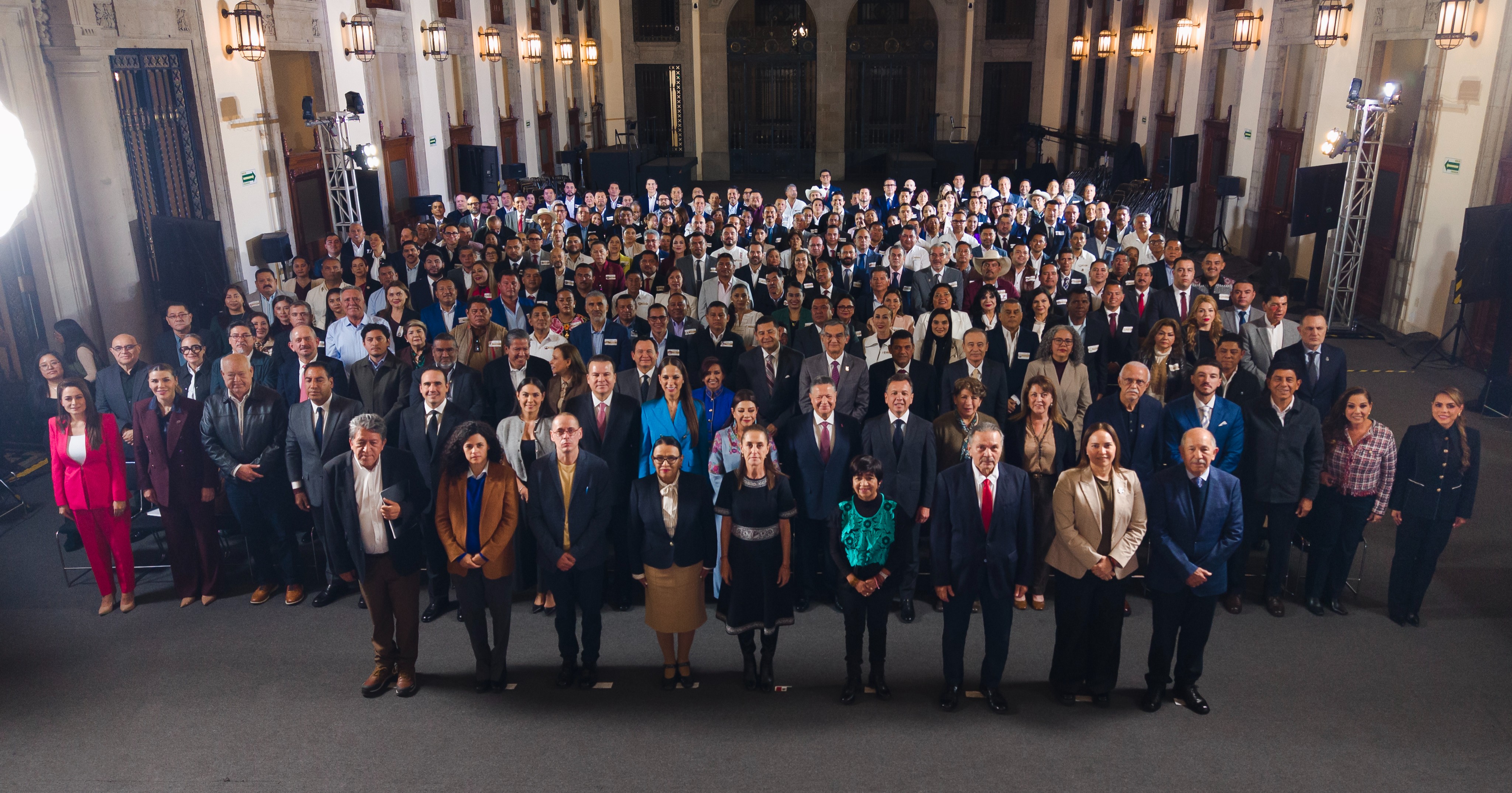 Gobierno Federal acuerda agilizar trámites de vivienda con gobiernos estatales