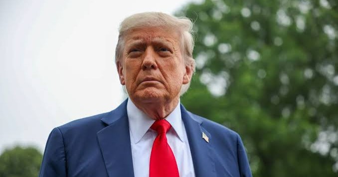 Trump plantea que centros de datos deberían apoyar la economía de la población