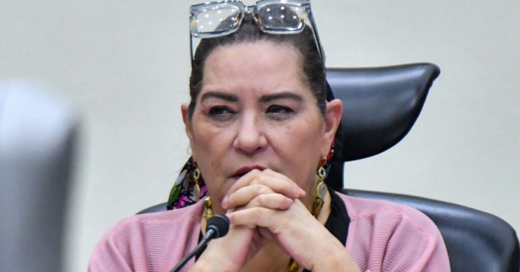 Exigen renuncia de la presidenta del INE por presunto conflicto de interés