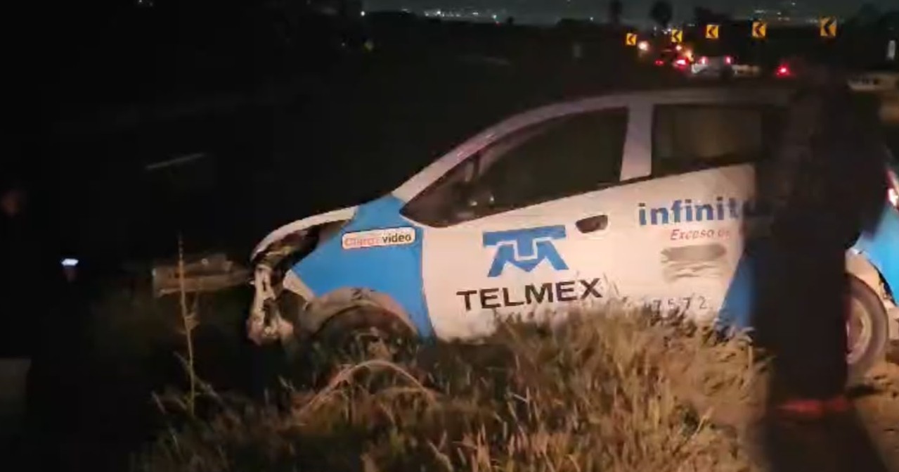 Vuelca trabajador de Telmex por esquivar a un perrito en la carretera Torreón-Saltillo 