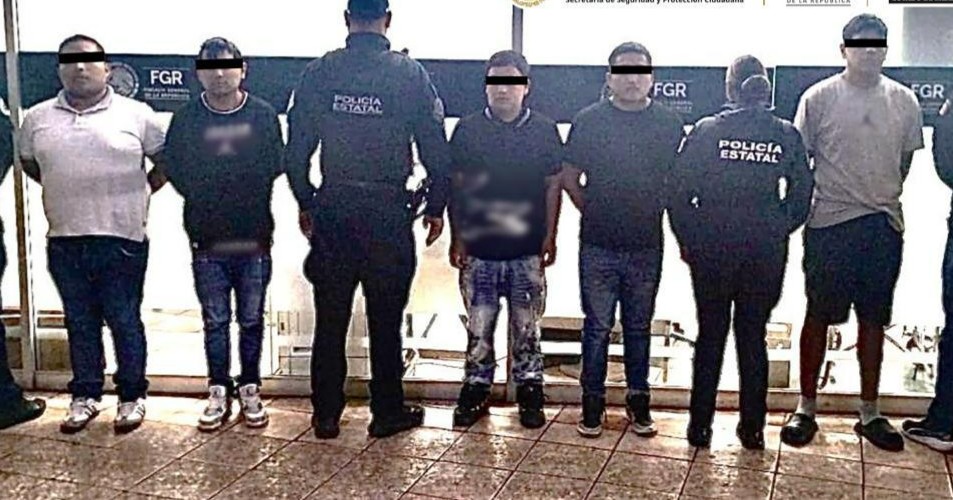 Detienen a cinco hombres que utilizaban falsos uniformes para extorsionar en el Estado de México