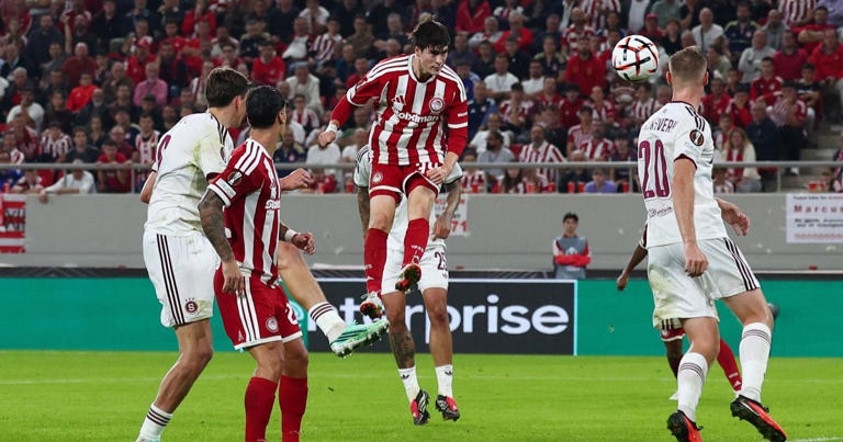 ¡Volvió a marcar! Armando 'Hormiga' González da victoria al Olympiacos en la Europa League