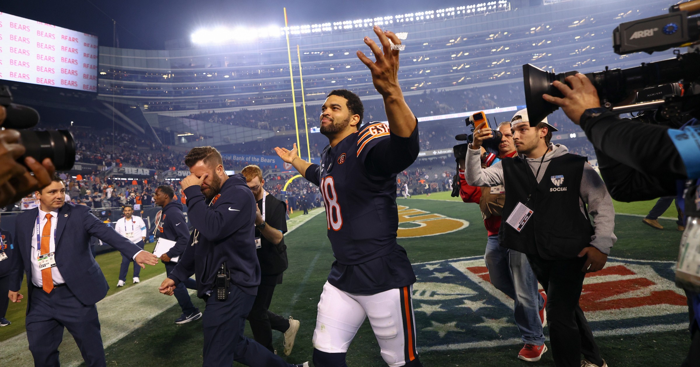 Bears defienden el Soldier Field y superan 30-24 a los Patriots en el arranque de la Semana 7 