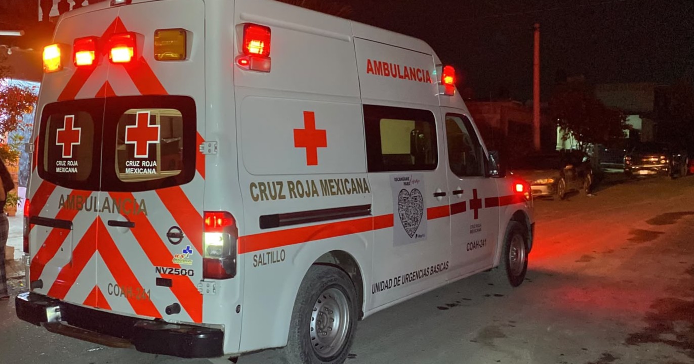 Confunden a hombre con asaltantes y lo apuñalan