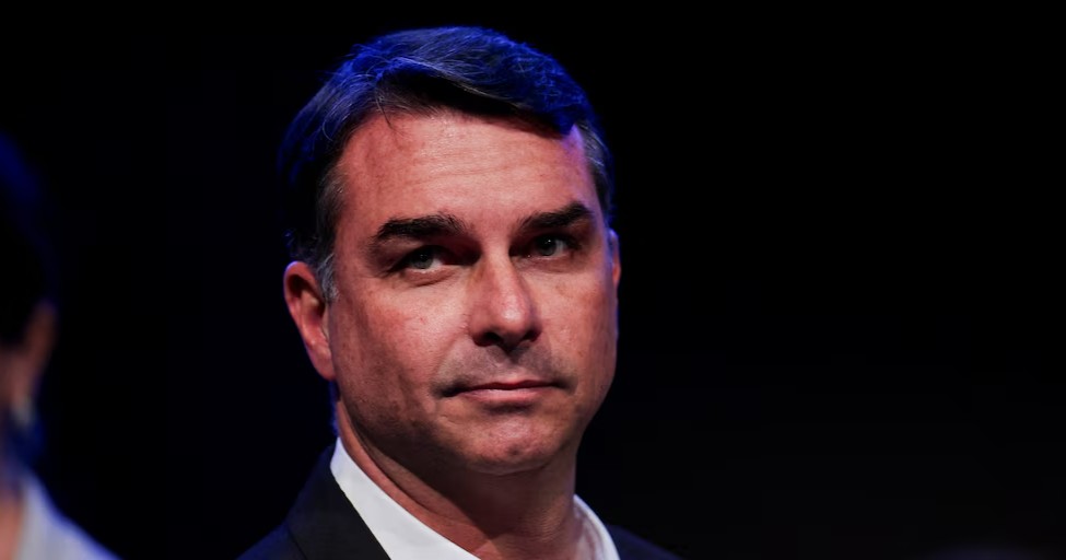 Inicia investigación contra Flavio Bolsonaro por origen de fondos utilizados en campaña