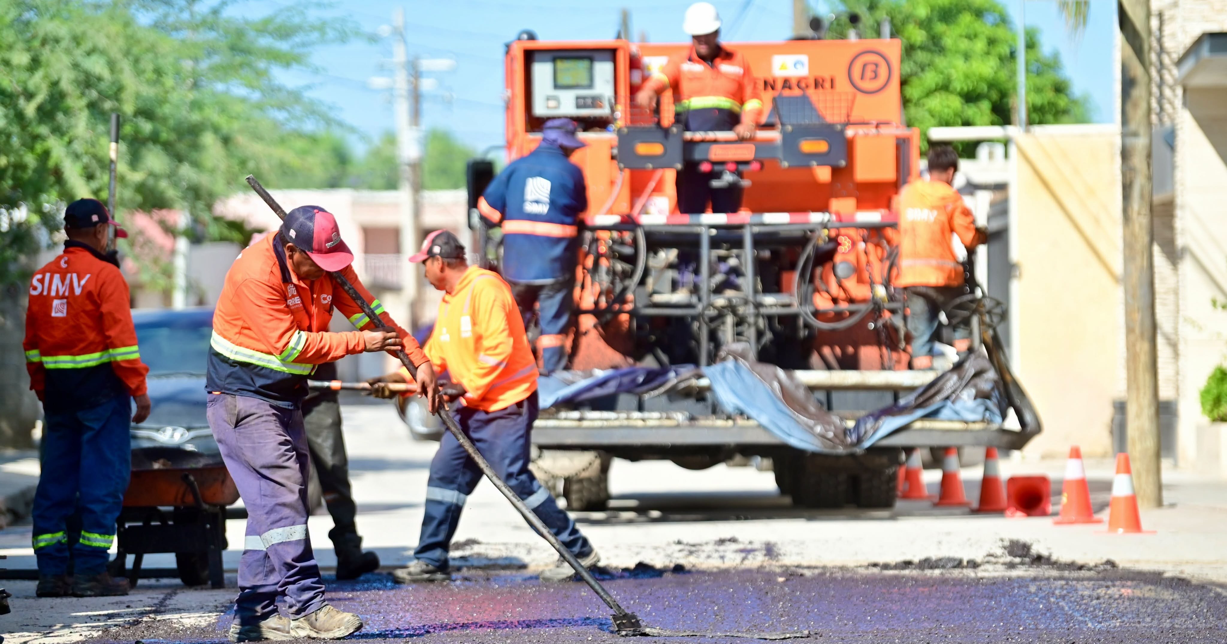 Arrancan trabajos de asfaltado y señalización en el ejido La Partida