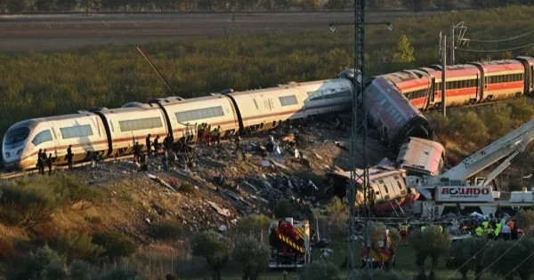 Audios revelan posible error antes del choque de trenes en España 