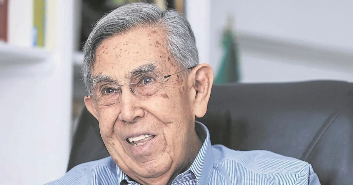 Despiden a Cuauhtémoc Cárdenas en el Panteón Francés