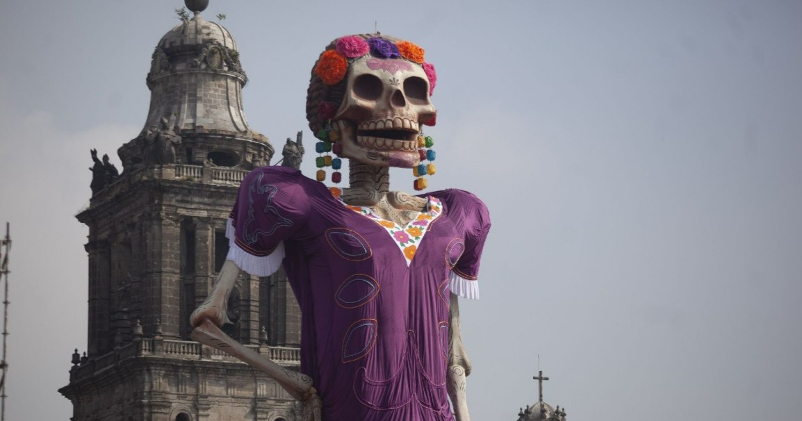 Inauguran en el Zócalo capitalino la catrina más grande del mundo