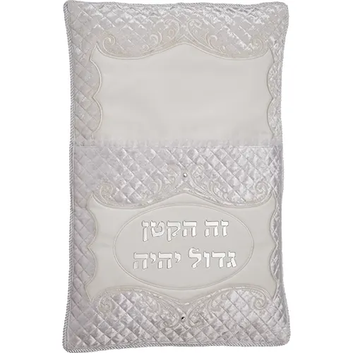 כרית מהודרת לברית דמוי עור עם אותיות בולטות 74X50 ס"מ