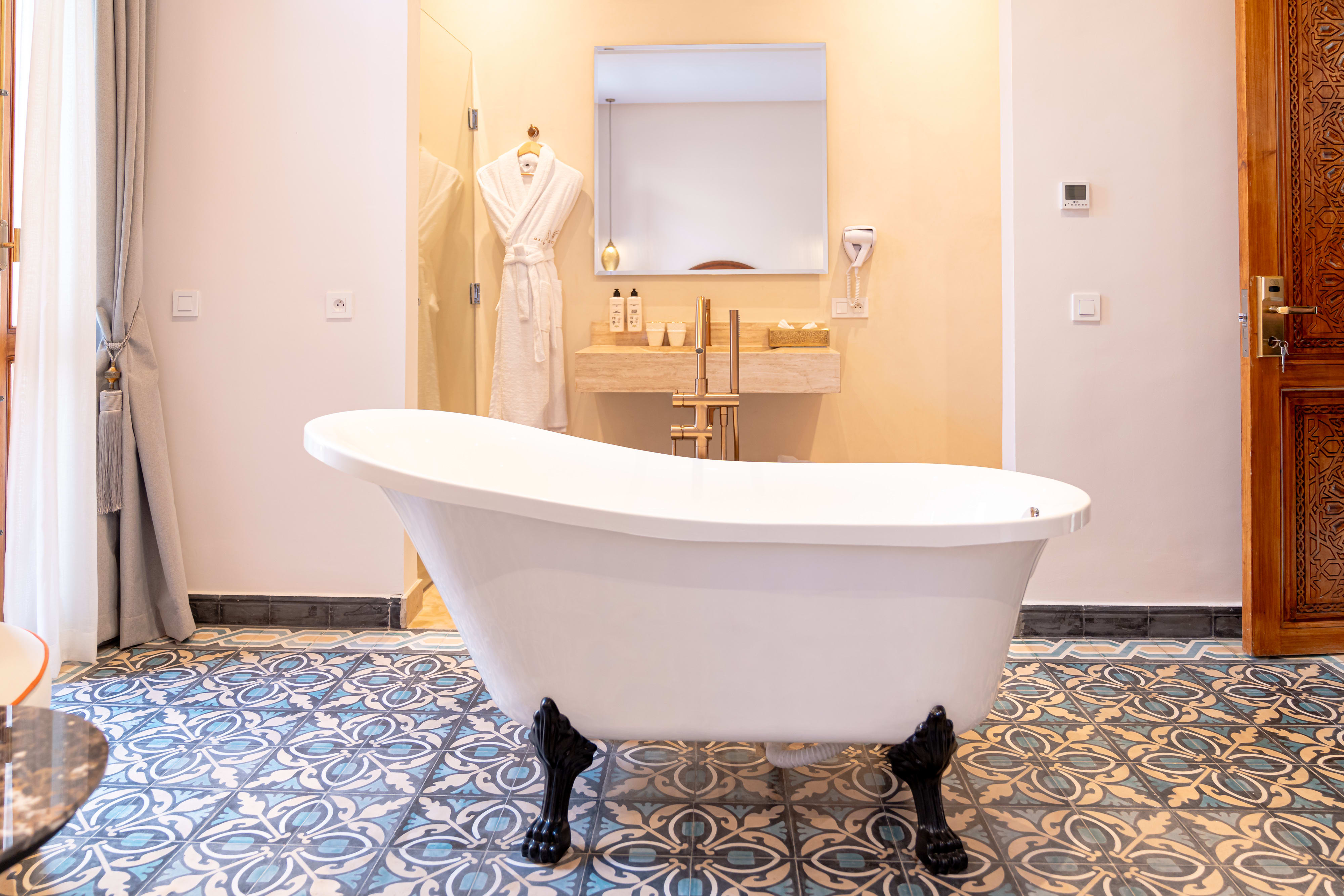 Royal Suite Ziri bathroom freestanding bath