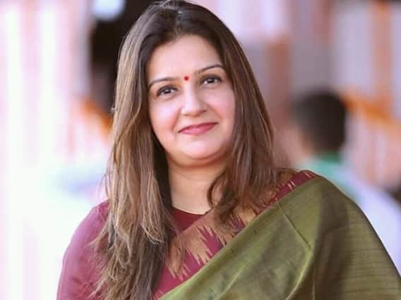 राम मंदिर चढ़ावा विवाद पर सियासत तेज, प्रियंका चतुर्वेदी ने बीजेपी को घेरा; जांच में जुटी एसआईटीlनजरें टिकी हैं। - Media 1