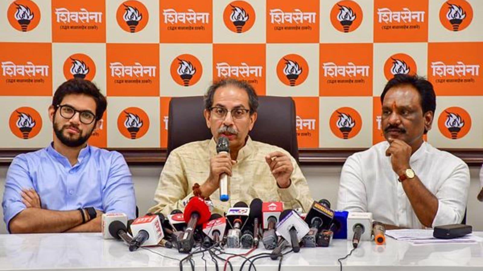 शिवसेना (यूबीटी) का स्पीकर से सवाल, बाग़ी सांसदों को मान्यता देने पर जताई आपत्ति - Media 1