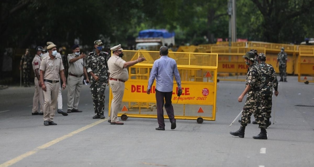 संसद मार्च पर दिल्ली पुलिस का अलर्ट, बिना अनुमति प्रदर्शन पर होगी कार्रवाई - Media 1