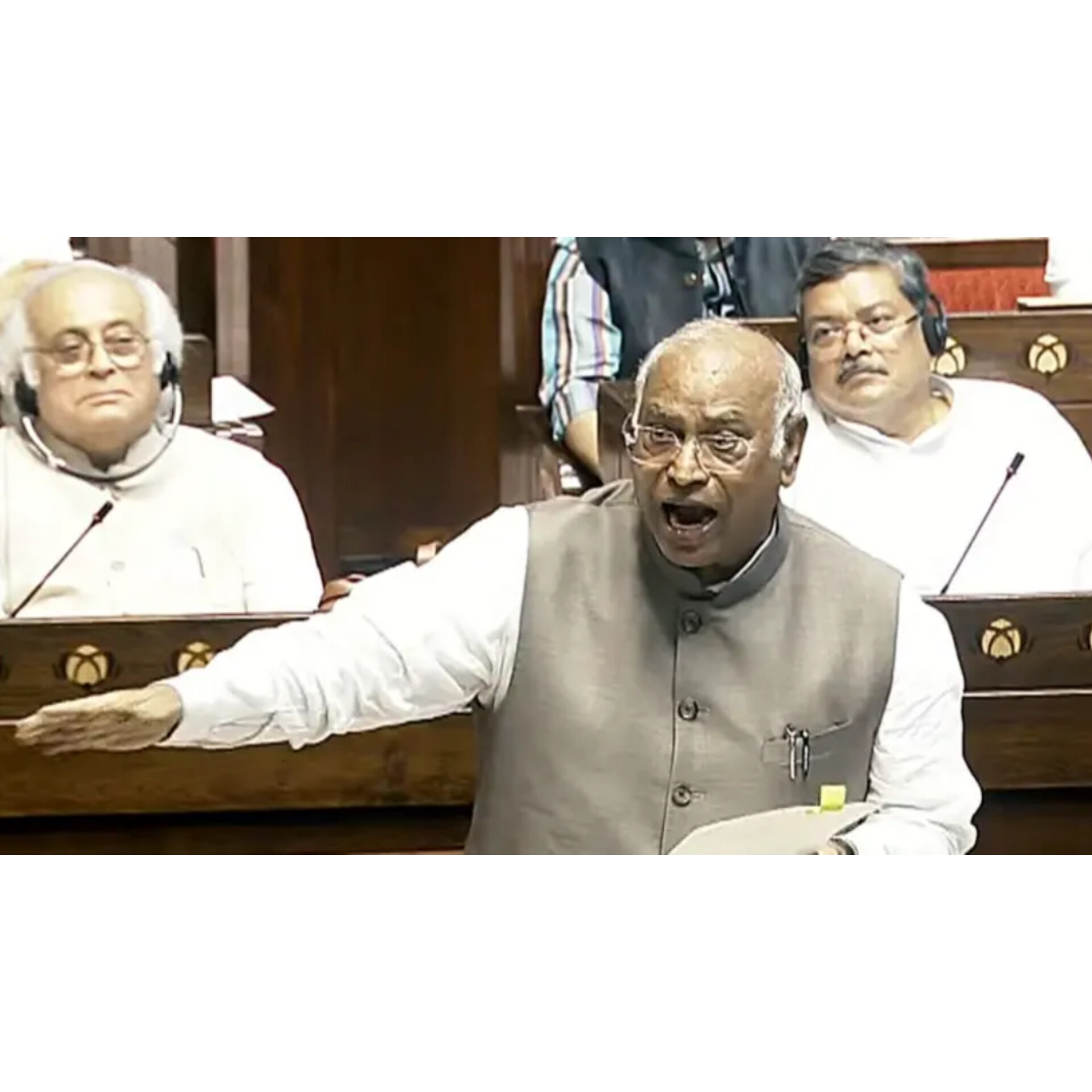 जंतर-मंतर छात्र आंदोलन पर खड़गे का सरकार पर हमला, अमित शाह के इस्तीफे की मांग - Media 1