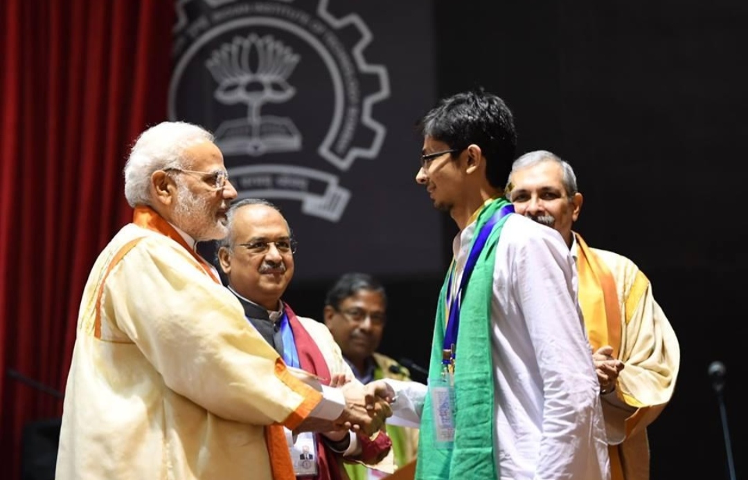 IIT दिल्ली के दीक्षांत समारोह पर ओवैसी ने उठाए सवाल, छात्रों को दिए गए कथित निर्देशों पर जताई आपत्ति - Media 1