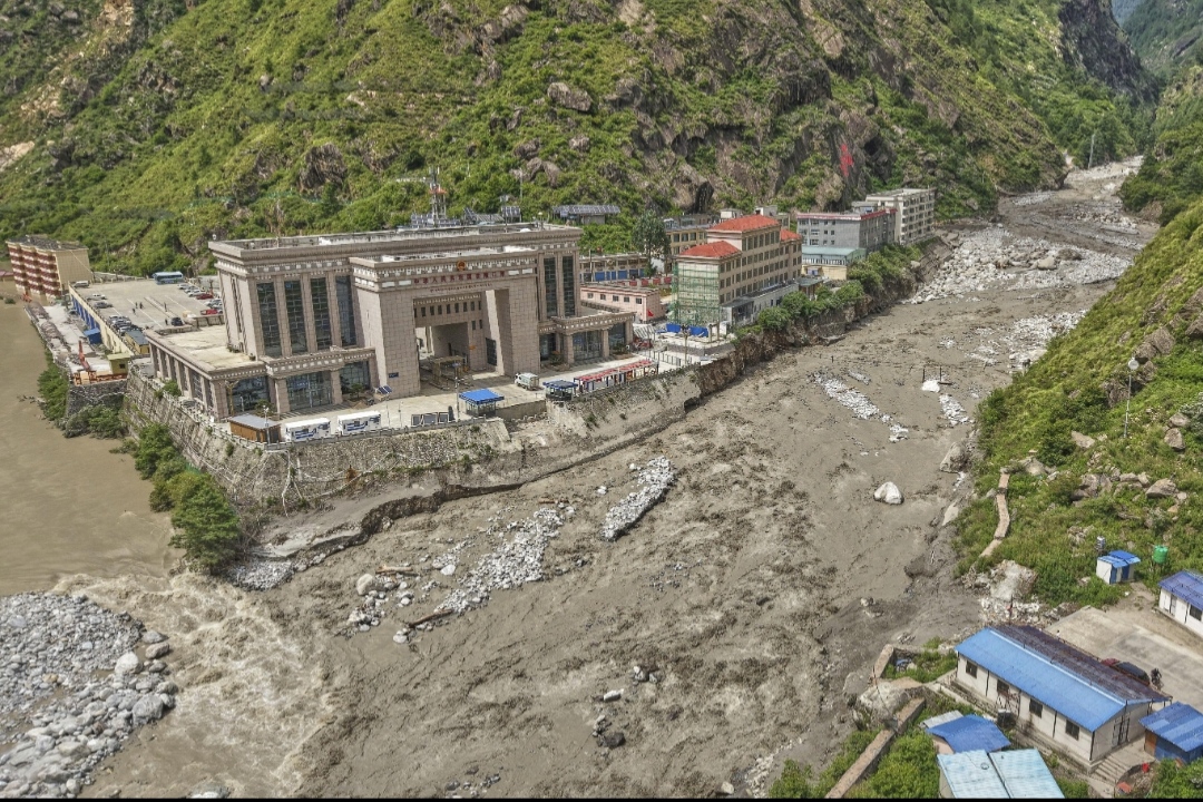 नेपाल-तिब्बत सीमा पर फिर मंडराया बाढ़ का खतरा, झील टूटने की आशंका - Media 1