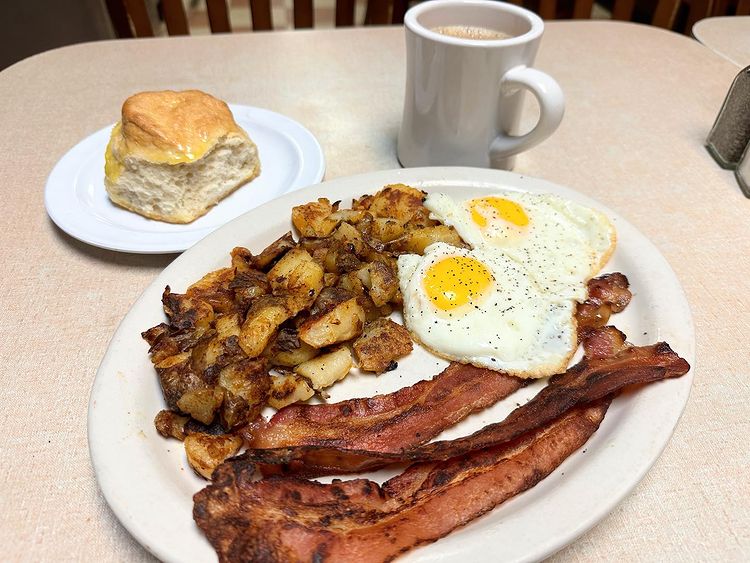 21 Best Breakfast Restaurants in New Orleans 2023 (Top Eats!)