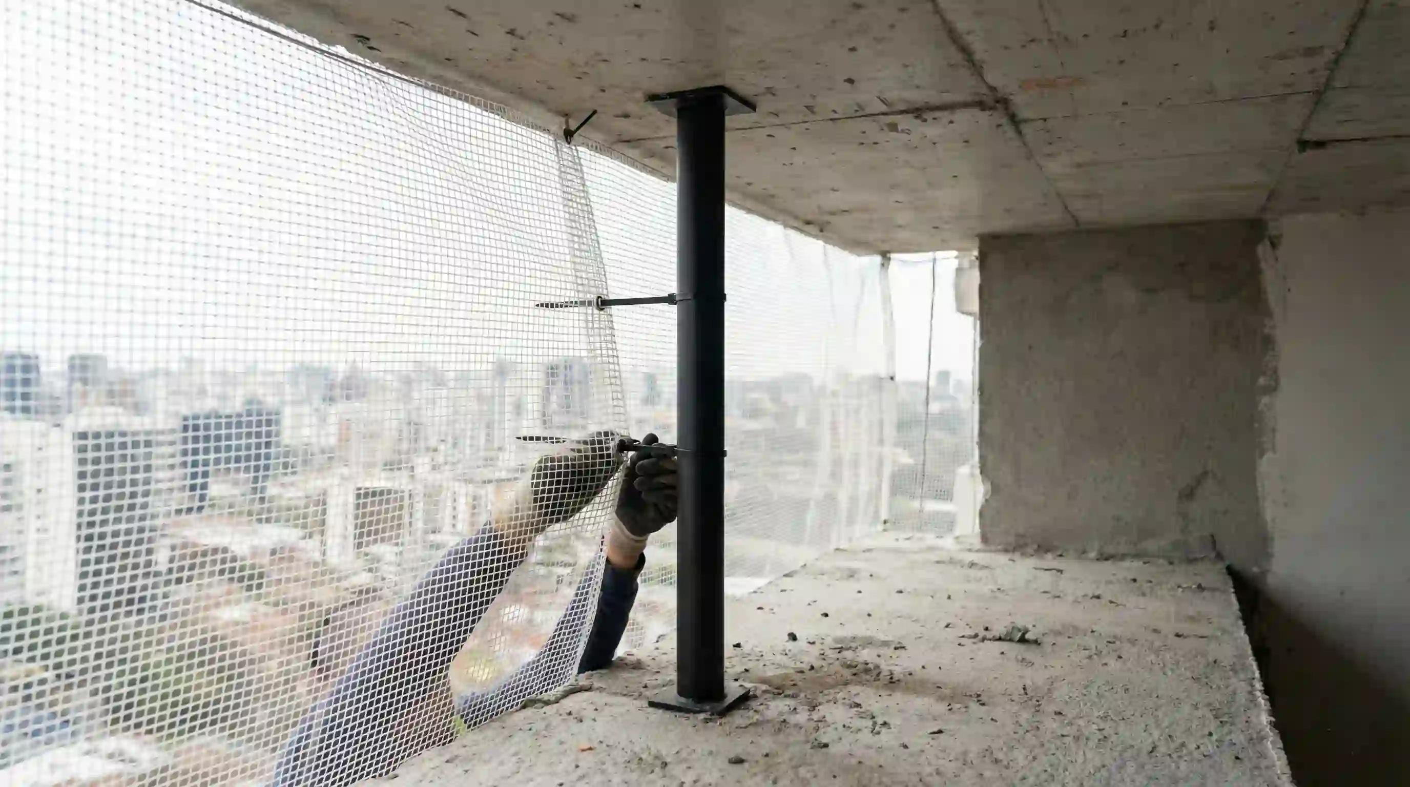 Diagram showing tension rod installation for balcony netting