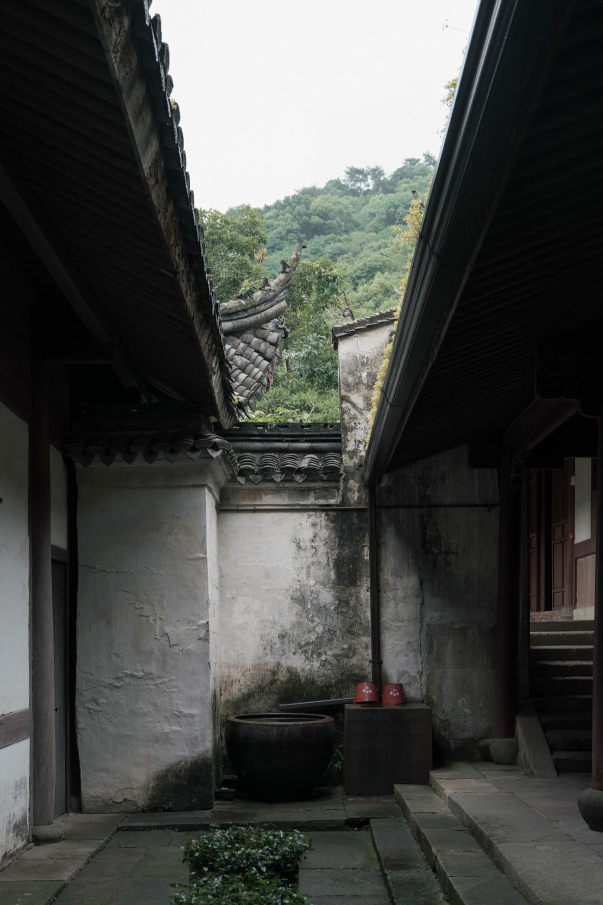 Baoguo Temple - Image 2