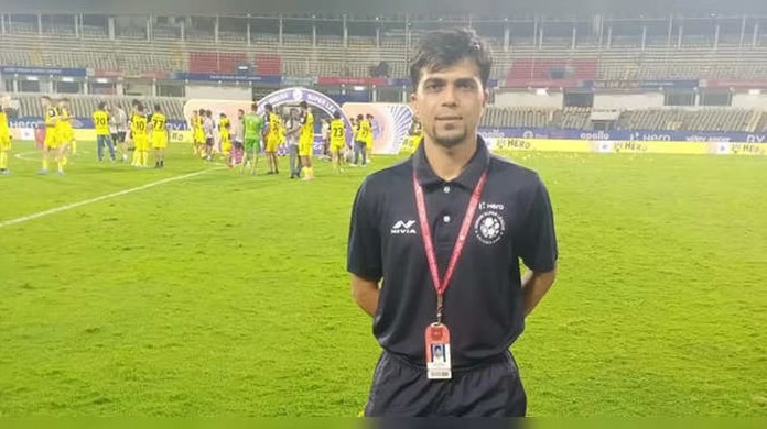 জেলার প্রতিভাবান রেফারিদের  তুলে আনতে ব্যতিক্রমী উদ্যোগ নদীয়ার ফিফা রেফারি উজ্জ্বল হালদারের