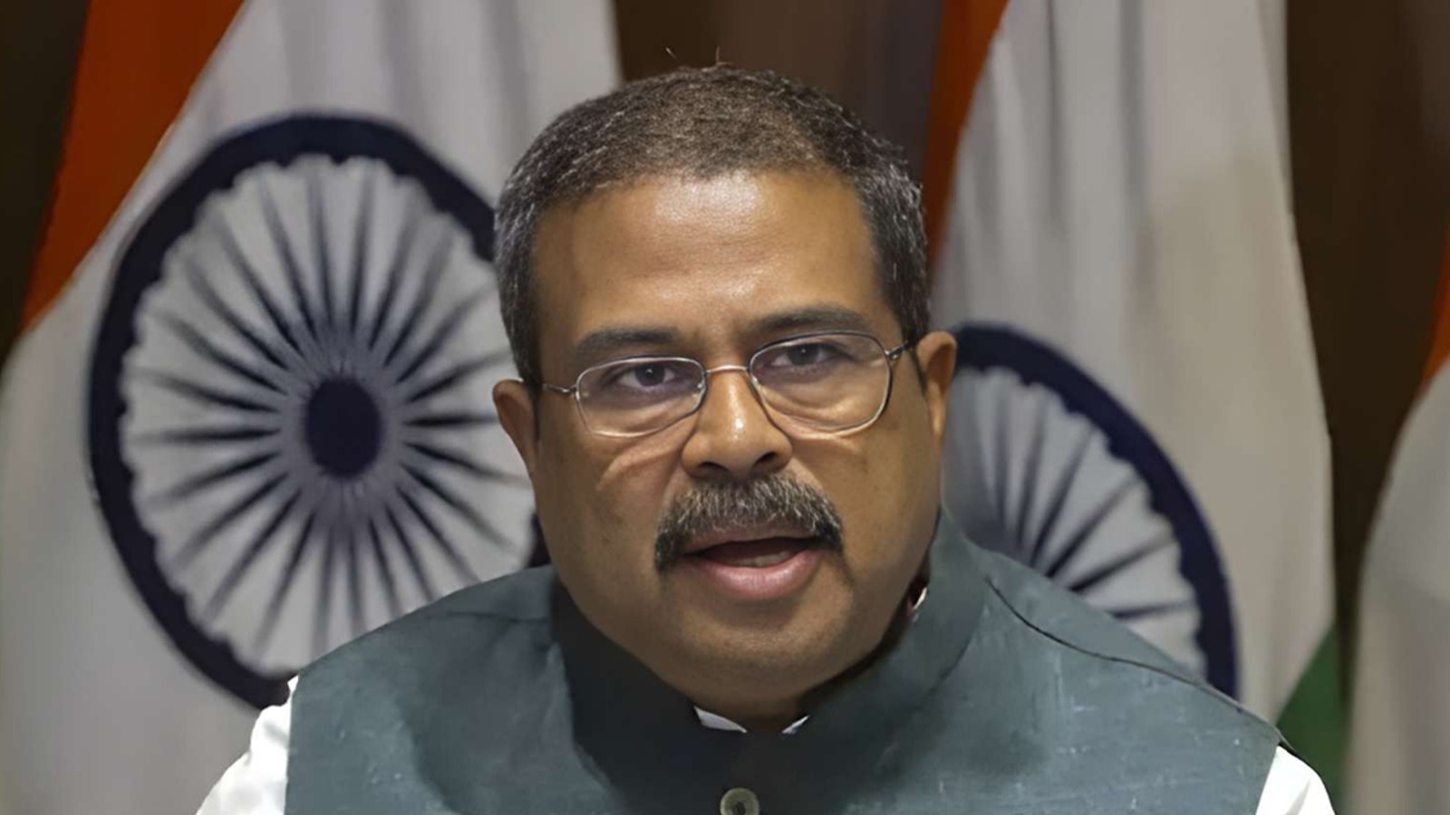সংসদে আক্রমণাত্মক ধর্মেন্দ্র প্রধান, 'স্ট্রিট ফাইটার' মন্তব্যে তুমুল আলোচনা
