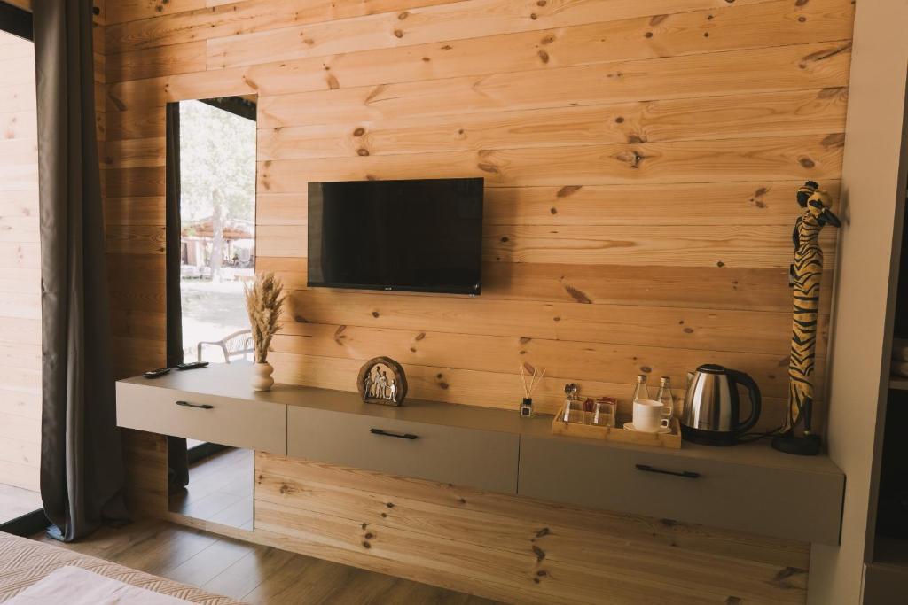 Bungalow corner