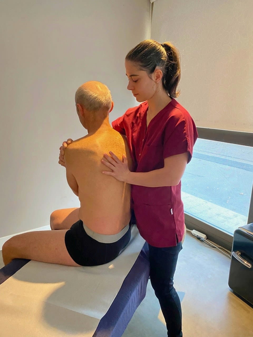 Photo d'une consultation en cabinet sur un patient