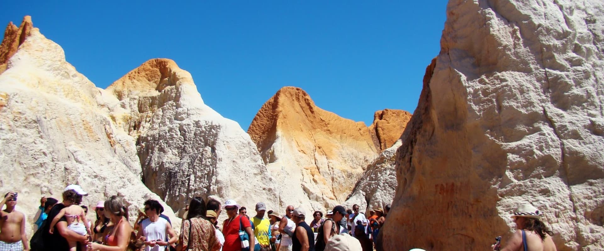 Grupo nas Falésias em Morro Branco