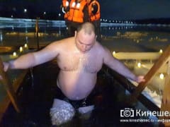 Православные Кинешмы отметили Крещение купанием в проруби