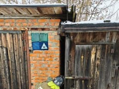 Застрявшую собаку вызволяли с бензопилой