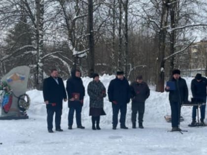 15 февраля у памятной стелы воинам- интернационалистам в сквере возле ДК «Машиностроитель» состоялся митинг, посвящённый 35-летию вывода советских войск из Афганистана