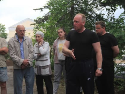 Глава города Андрей Морозов провел собрание с жителями ТОС в мкр. Шагова д.15