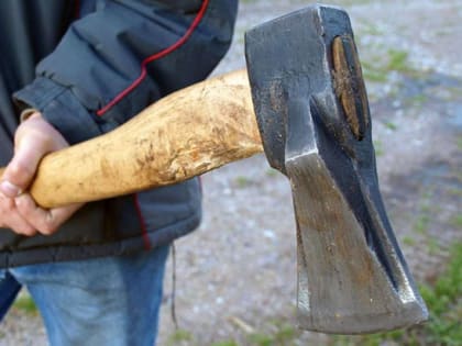 В Юрьевце агрессивного мужчину с топором выгнали из отеля, применив огнетушитель