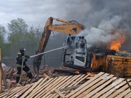 В Фурманове сгорел экскаватор