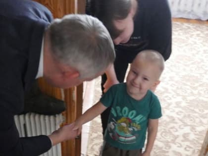 Депутат Ивановской областной Думы Денис Майоров принял участие в благотворительной акции «Ёлка желаний»